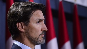 Plan du visage de Justin Trudeau, de profil. 