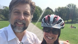 Luc Ferrandez et Valérie Plante, sur une photo publiée par la chef de Projet Montréal, le 11 septembre 2017 sur le mont Royal.