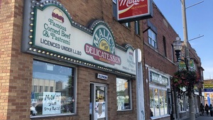 Une enseigne de restaurant.