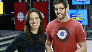 Photo de Marie-Eve et Jean-François dans l'atrium de Radio Canada à Toronto