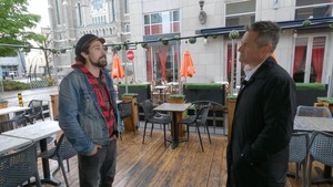 Le coordonnateur du Local Centre-Ville, Olivier Gagné en entrevue avec Bruno Savard, l'animateur du Téléjournal Québec.