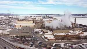 Le secteur industriel de Limoilou photographié du haut des airs en hiver.