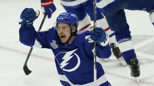Yanni Gourde a inscrit le deuxième but du Lightning, lundi soir, dans le premier match de la finale de la Coupe Stanley contre le Canadien. 