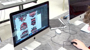 Écran d'ordinateur sur lequel on voit des logos d'une équipe de hockey.