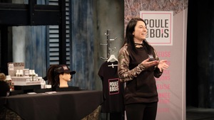 Marie Line Tremblay de l'entreprise Cosmatik sur le plateau de l'émission Dans l'oeil du dragon.
