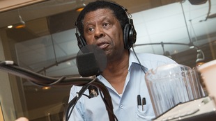 Dany Laferrière au micro de Stéphan Bureau