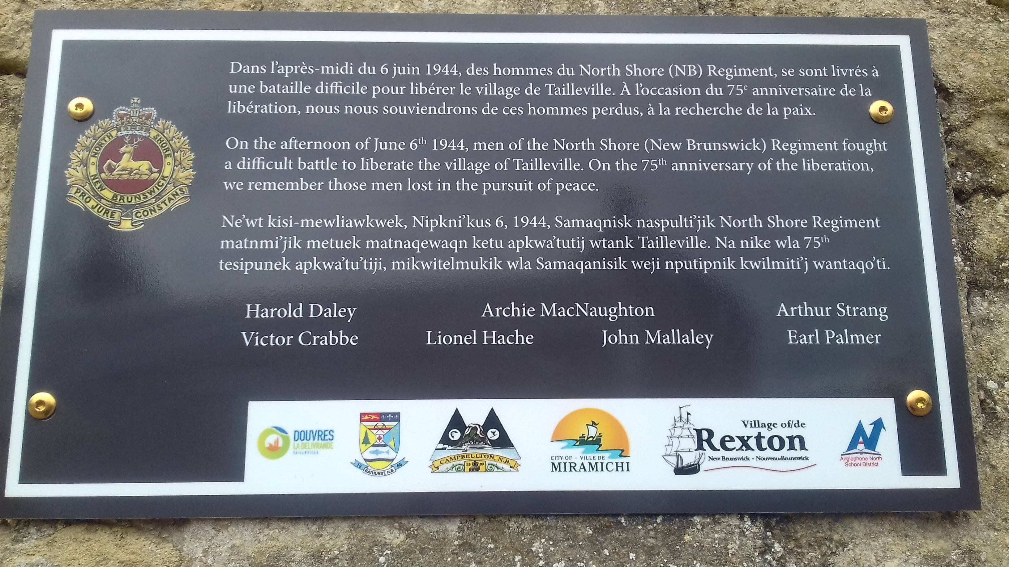 «À l'occasion du 75e anniversaire de la libération, nous nous souviendrons des ces hommes perdus, à la recherche de la paix», peut-on lire sur la plaque. «À l'occasion du 75e anniversaire de la libération, nous nous souviendrons des ces hommes perdus, à la recherche de la paix», peut-on lire sur la plaque.