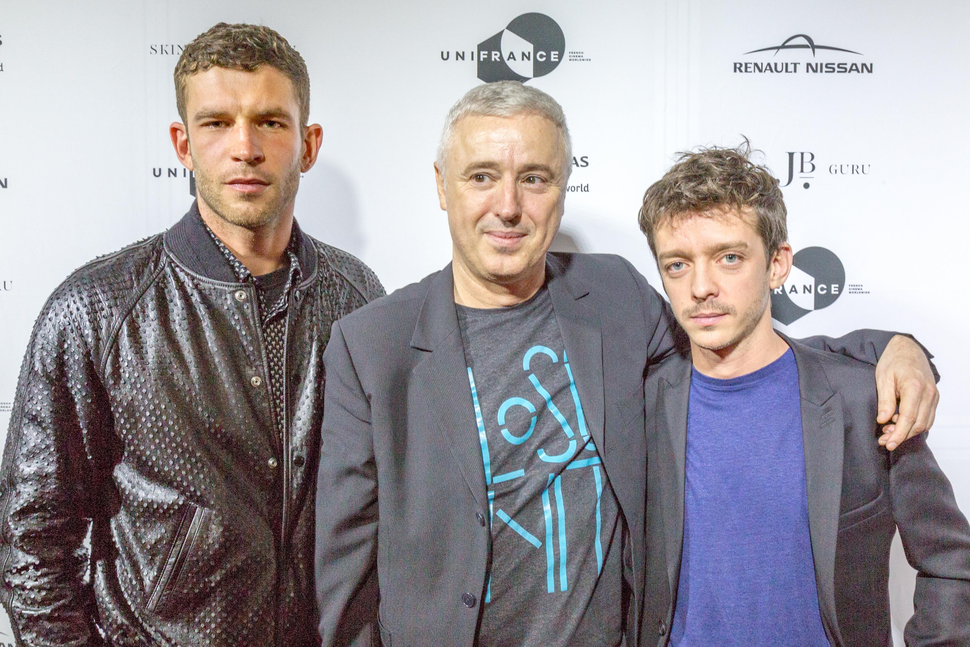 Trois hommes sur un tapis rouge Trois hommes sur un tapis rouge