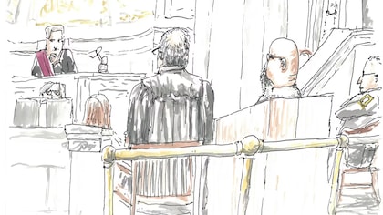 Jeremy Skibicki assis en silence dans le box des accusés, près de ses avocats, lors du premier jour de son procès, le 29 avril 2024.