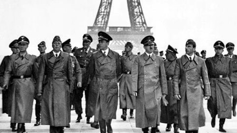 Neuf mois après le déclenchement de la Seconde Guerre mondiale, Hitler et son armée nazie conquièrent l'Europe de l'Ouest et occupent Paris, la Ville Lumière.