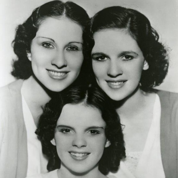 Portrait des Gumm Sisters en 1935. Portrait des Gumm Sisters en 1935.