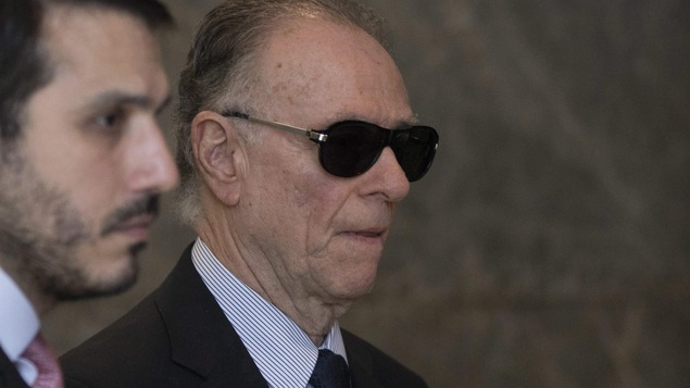 Le patron du comité olympique du Brésil Carlos Nuzman porte des lunettes fumées