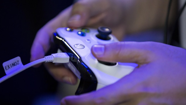 Une manette de jeu vidéo