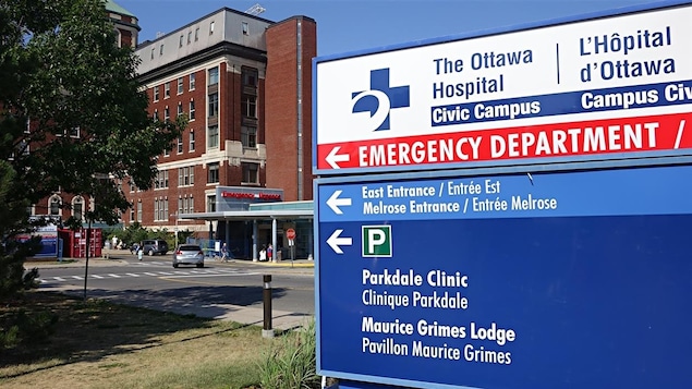 Le panneau de l'entrée des urgences de l'Hôpital d'Ottawa.