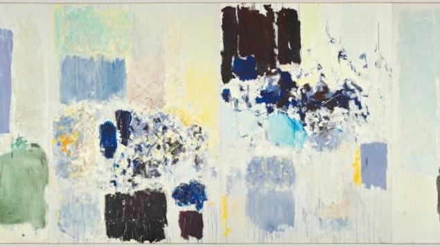 Détail du tableau <em>Chasse interdite</em>, de Joan Mitchell (1973). Une peinture abstraite, organisée sur quatre panneaux, dont les champs colorés semblent émerger du blanc. Détail du tableau <em>Chasse interdite</em>, de Joan Mitchell (1973). Une peinture abstraite, organisée sur quatre panneaux, dont les champs colorés semblent émerger du blanc.