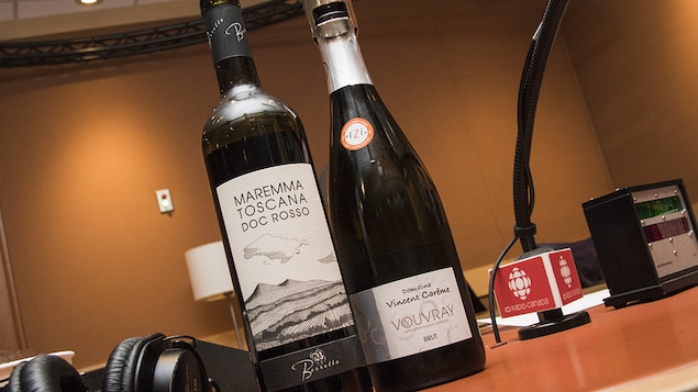 Gros plan sur les bouteilles de Domaine Vincent Carême Brut et de - Berretta Maremma Toscana