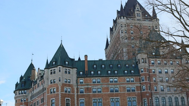 Le Château Frontenac en 2018, par une belle journée ensoleillée du printemps.