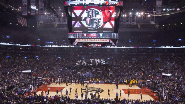 Le Centre Air Canada est plein d'amateurs des Raptors