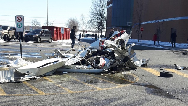 L'un des deux appareils s'est écrasé dans le stationnement du centre commercial les Promenades Saint-Bruno.
