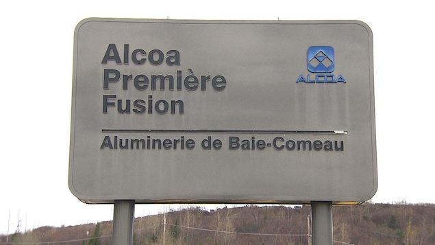 Le centre de coulée de l'aluminerie Alcoa à Baie-Comeau. Le centre de coulée de l'aluminerie Alcoa à Baie-Comeau.