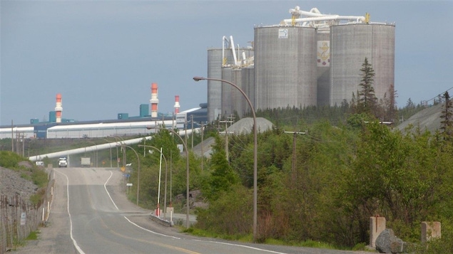 Vue sur l'Aluminerie Alouette à Sept-Îles