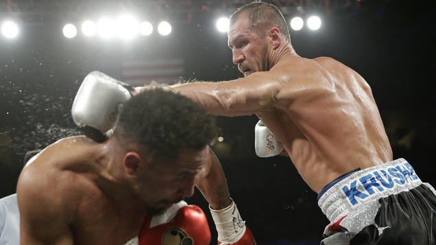 Andre Ward et Sergey Kovalev lors de leur combat de samedi soir Andre Ward et Sergey Kovalev lors de leur combat de samedi soir