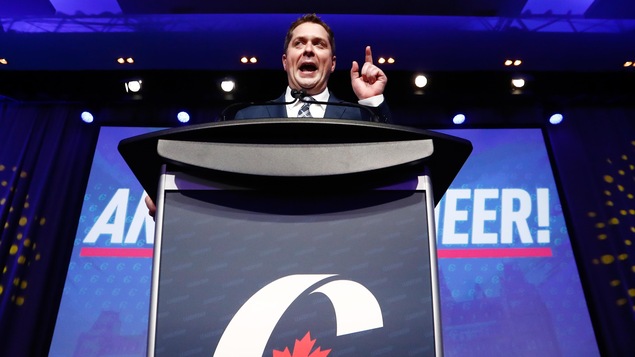 Le nouveau chef du Parti conservateur du Canada, Andrew Scheer, s'adresse aux militants à la suite de son élection, le 27 mai 2017, à Toronto. Le nouveau chef du Parti conservateur du Canada, Andrew Scheer, s'adresse aux militants à la suite de son élection, le 27 mai 2017, à Toronto.
