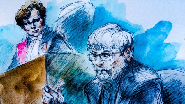Esquisse de cour de la juge Anne Molloy qui écoute le témoignage du détective Barry Radford. Esquisse de cour de la juge Anne Molloy qui écoute le témoignage du détective Barry Radford.