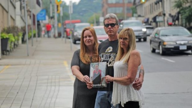 Leslie-Ann Wilson, Edward Divers et Yvonne Alexander Les trois frères et soeurs d'Anthony Divers, abattu par la police le 30 septembre 2016.