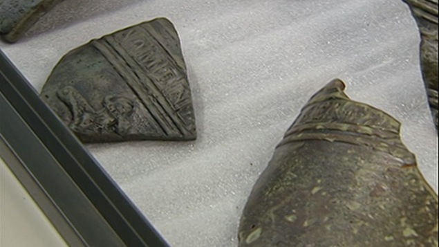 Les morceaux d'une ancienne cloche Les morceaux d'une ancienne cloche