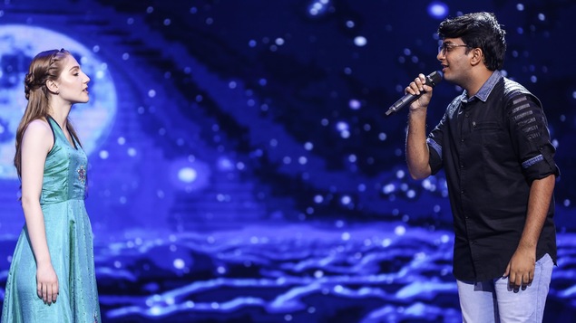 Ariane Roberto sur scène en Inde