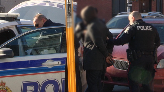 Arrestation de la mère à la suite de l'alerte Amber