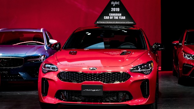 Une voiture rouge
