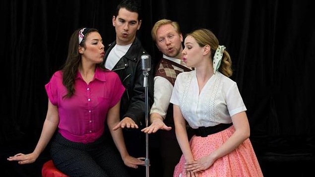 Justine Lewis, Will Lamond, Andrew Hodwitz et Samantha Piper chantent les grands succès des années 50 et 60.