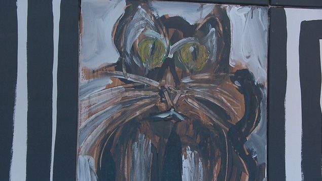 Une toile d'un artiste d'un Nouveau-Brunswick affiche un chat dans un labyrinthe.