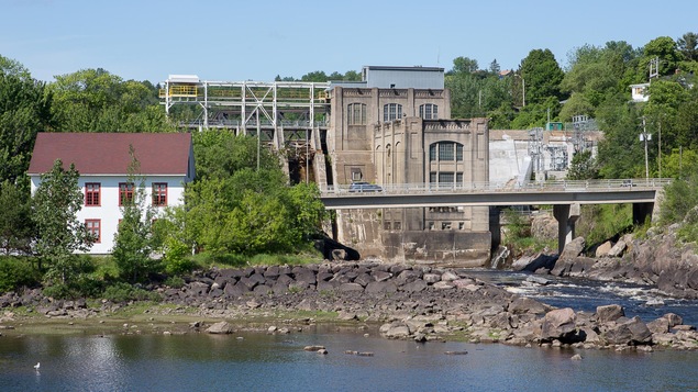 Le barrage opéré par Résolu dans le quartier du Bassin