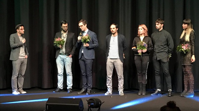 L'équipe du film « Ceux qui font les révolutions à moitié n'ont fait que se creuser un tombeau » lors de la séance des questions-réponses après la projection du film à Berlin. L'équipe du film « Ceux qui font les révolutions à moitié n'ont fait que se creuser un tombeau » lors de la séance des questions-réponses après la projection du film à Berlin.