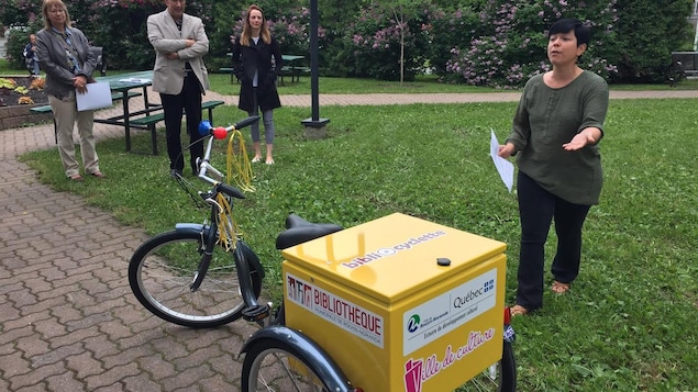 La bibliocyclette sillonera les rues de Rouyn-Noranda cet été.