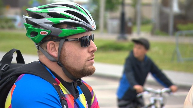 Le casque est une pièce essentielle de la sécurité à vélo Le casque est une pièce essentielle de la sécurité à vélo