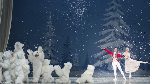 Les danseurs Alanna McBride et Yosuke Mino du Ballet Royal de Winnipeg dans une scène du Casse-Noisette