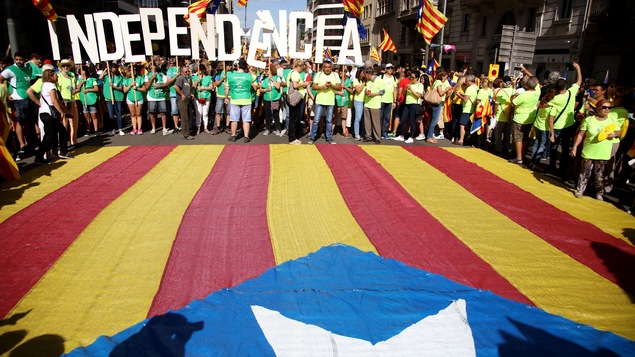 Des centaines de milliers de personnes ont manifesté dans les rues de Barcelone lundi à l'occasion de la Diada, la fête nationale de la Catalogne. Nombreux sont ceux qui en ont profité pour afficher leur appui à l'indépendance de la région. Des centaines de milliers de personnes ont manifesté dans les rues de Barcelone lundi à l'occasion de la Diada, la fête nationale de la Catalogne. Nombreux sont ceux qui en ont profité pour afficher leur appui à l'indépendance de la région.