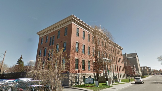 Le Centre de services Guigues est situé au 159, rue Murray, à Ottawa.