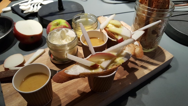 Le chef Charles-Emmanuel Pariseau a cuisiné un potage de courge accompagné de croûtons au chèvre avec pommes et cari.
