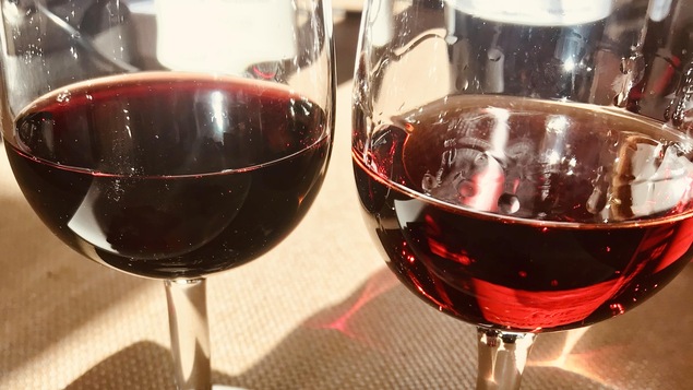 Deux coupes de porto.