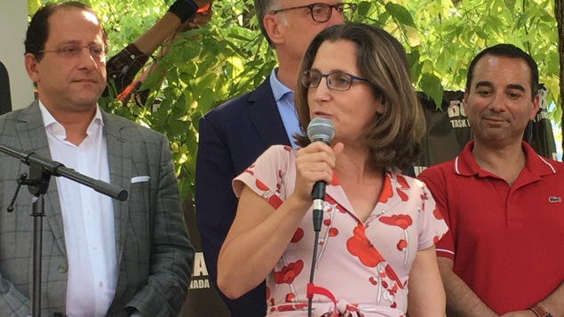 La ministre des Affaires étrangères, Chrystia Feeland lors d'une manifestation à Toronto. La ministre des Affaires étrangères, Chrystia Feeland lors d'une manifestation à Toronto.