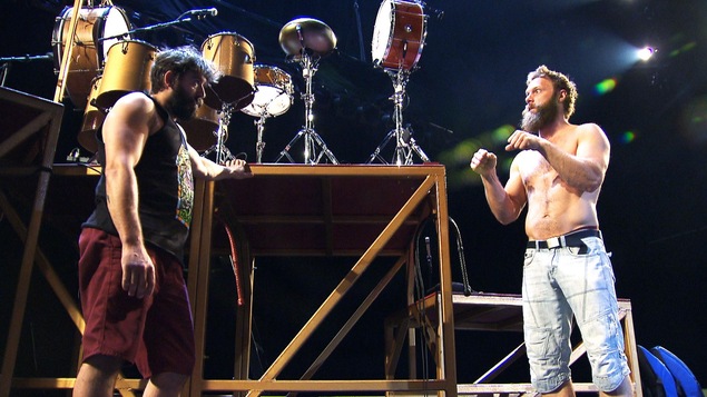 Antoine Carabinier (à droite) avec un collègue du Cirque Alfonse en répétition Antoine Carabinier (à droite) avec un collègue du Cirque Alfonse en répétition