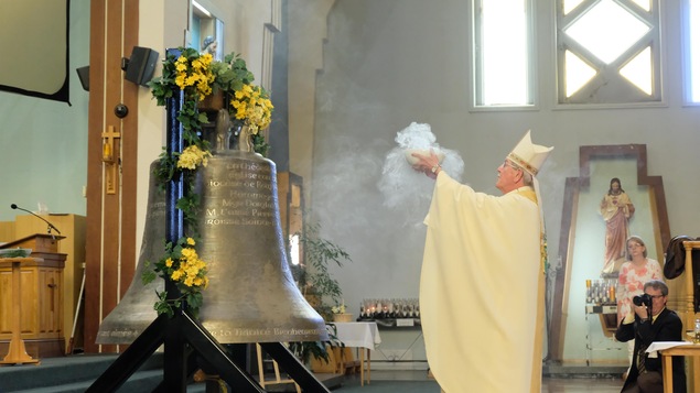La nouvelle cloche de la Cathédrale Saint-Joseph de Rouyn-Noranda a résonné - ICI.Radio-Canada.ca