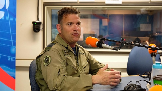 Le colonel William Radiff en studio
