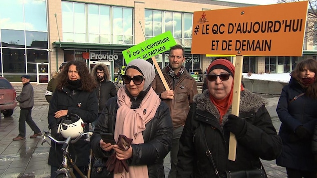 Un rassemblement citoyen a eu lieu, dimanche, au métro Parc afin de commémorer l’attentat de Québec survenu le 29 janvier 2017.