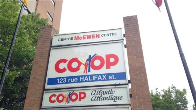 Une enseigne de Coop Atlantique.